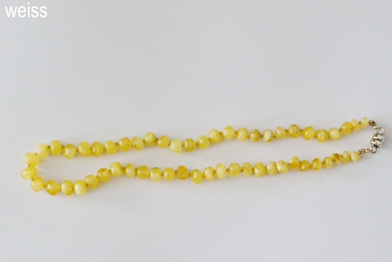 AMBERSTYLE Bernstein weiss 32cm mit Magnetverschluss 1 Stk