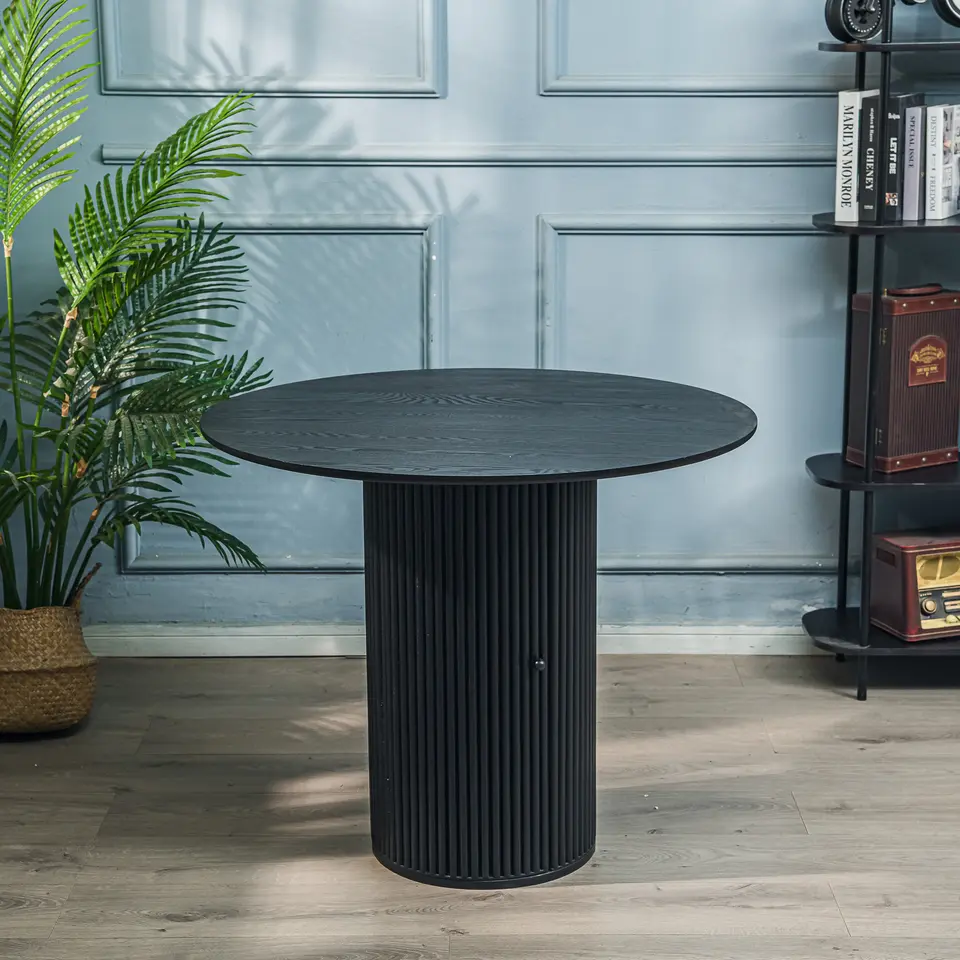 Eettafel voor 4 personen van massief grenen D90