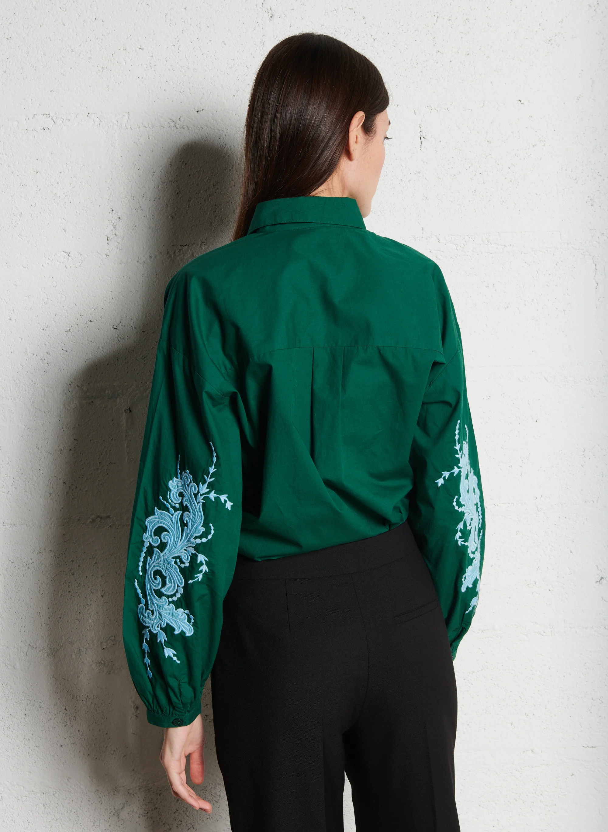 PAULE - Chemise col classique droite en coton brodé | Vert