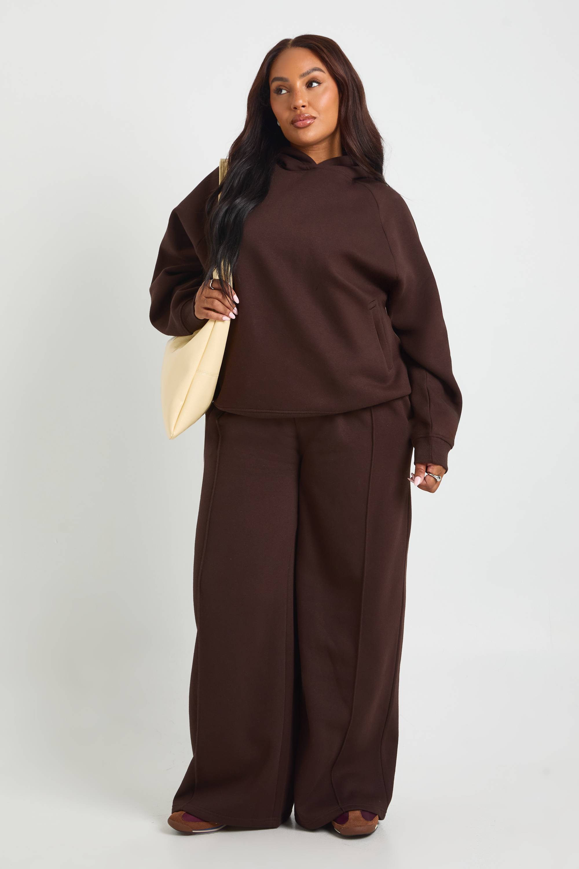 boohoo Plus Core Basique Jogger à jambe droite avec détail pintuck