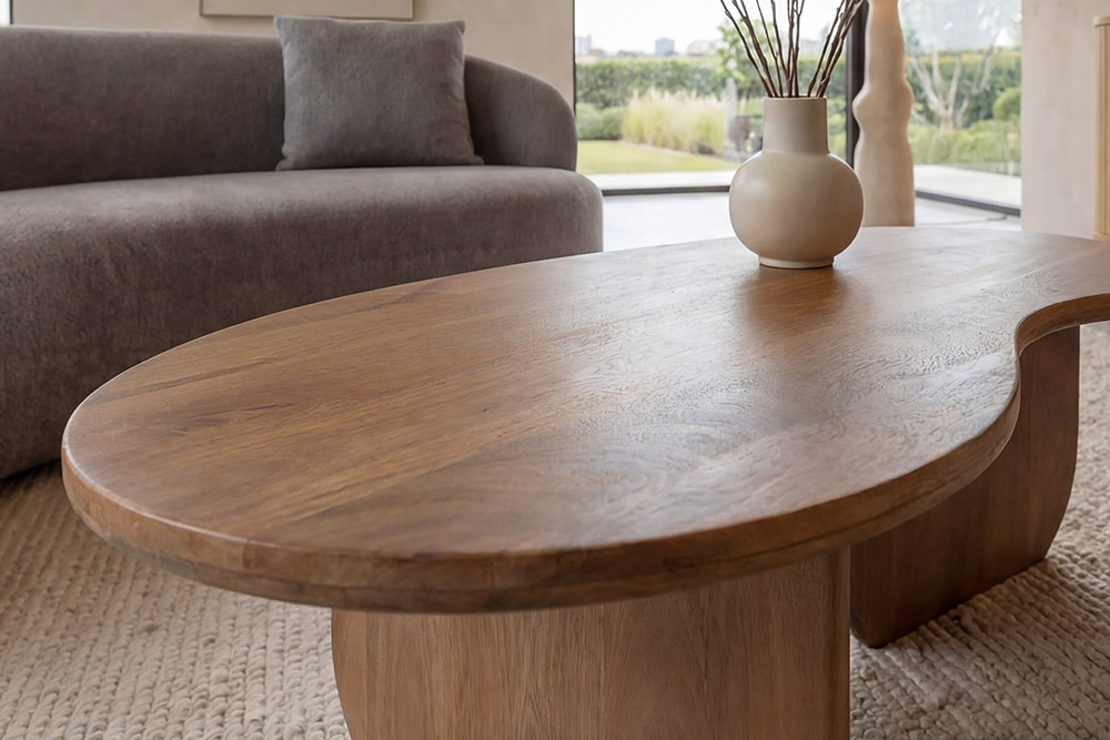 Massiver Couchtisch ORGANIC 120cm natur honey finish Mangoholz organische Form