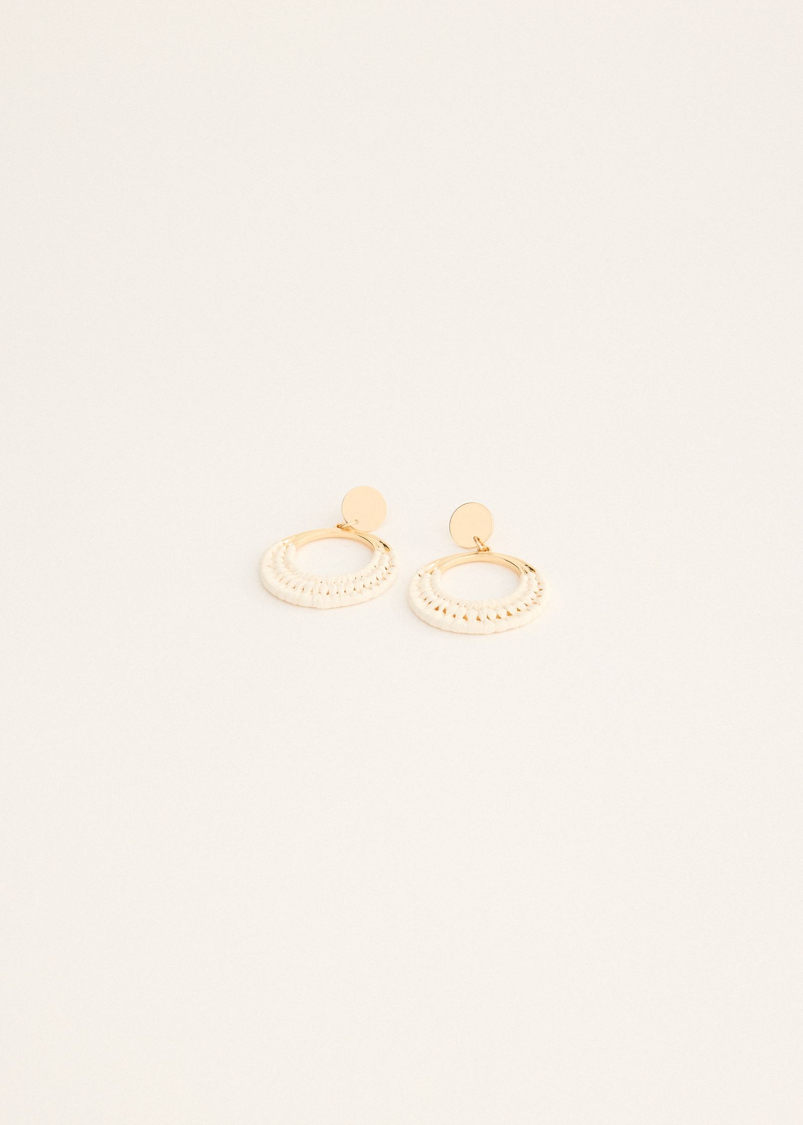 Oorbellen met raffia details