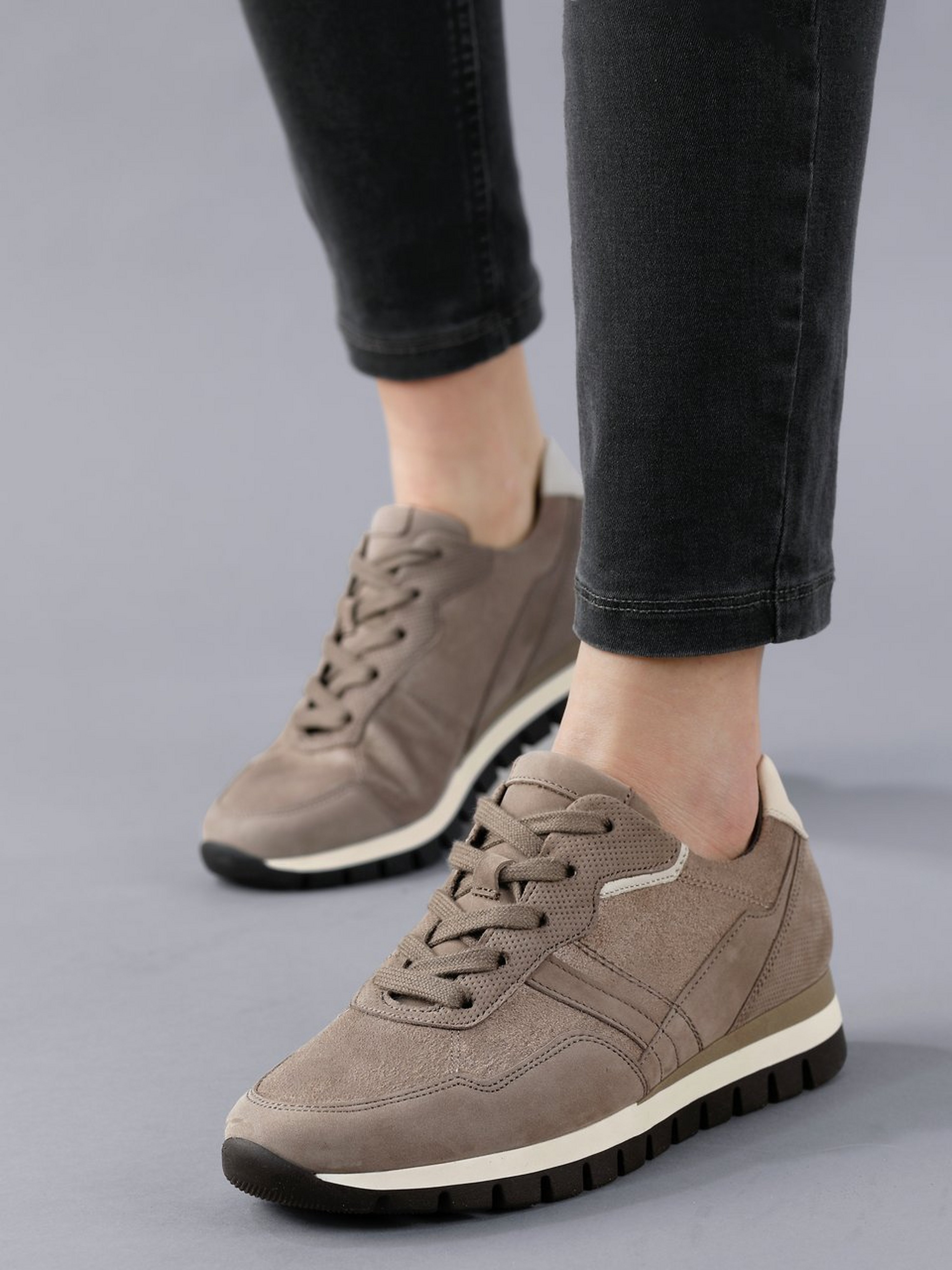 Sneaker