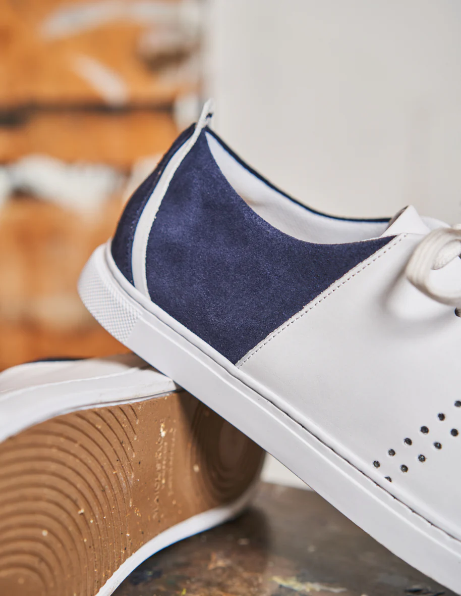 Baskets basses René - Cuir Blanc et Daim marine VP