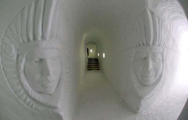 Iglu-Übernachtung in Davos-Kloster als romantisches Geschenk