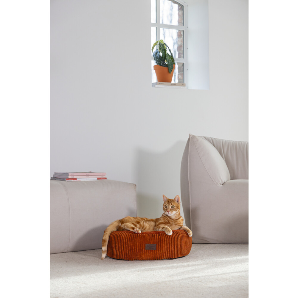Designed by Lotte Ligmand Ribbed Kat Terracotta 50 x 50 x 17 cm