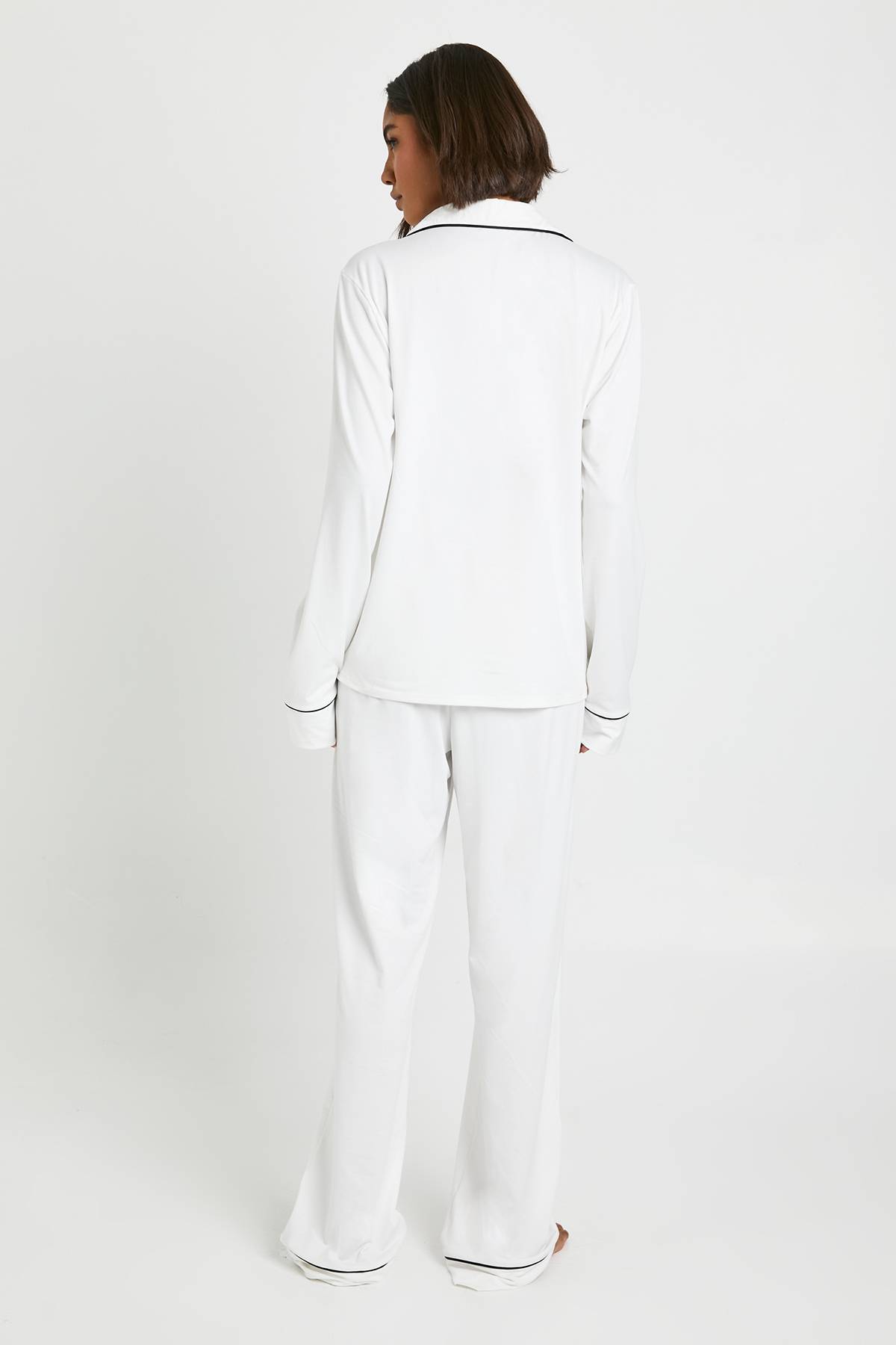 boohoo Ensemble De Pyjama Tall Chemise À Manches Longues Et Pantalon En Jersey Avec Détails Passepoilés