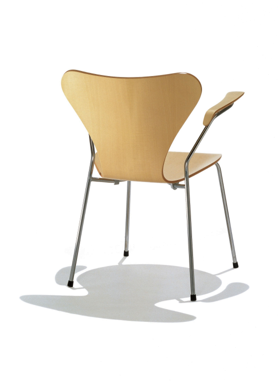 Fritz Hansen Vlinderstoel Series 7 stoel met armleuningen gelakt, zwart