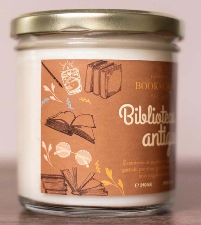 Book and Glow - *Perfect Moments* - Vela de Soja - Biblioteca antigua