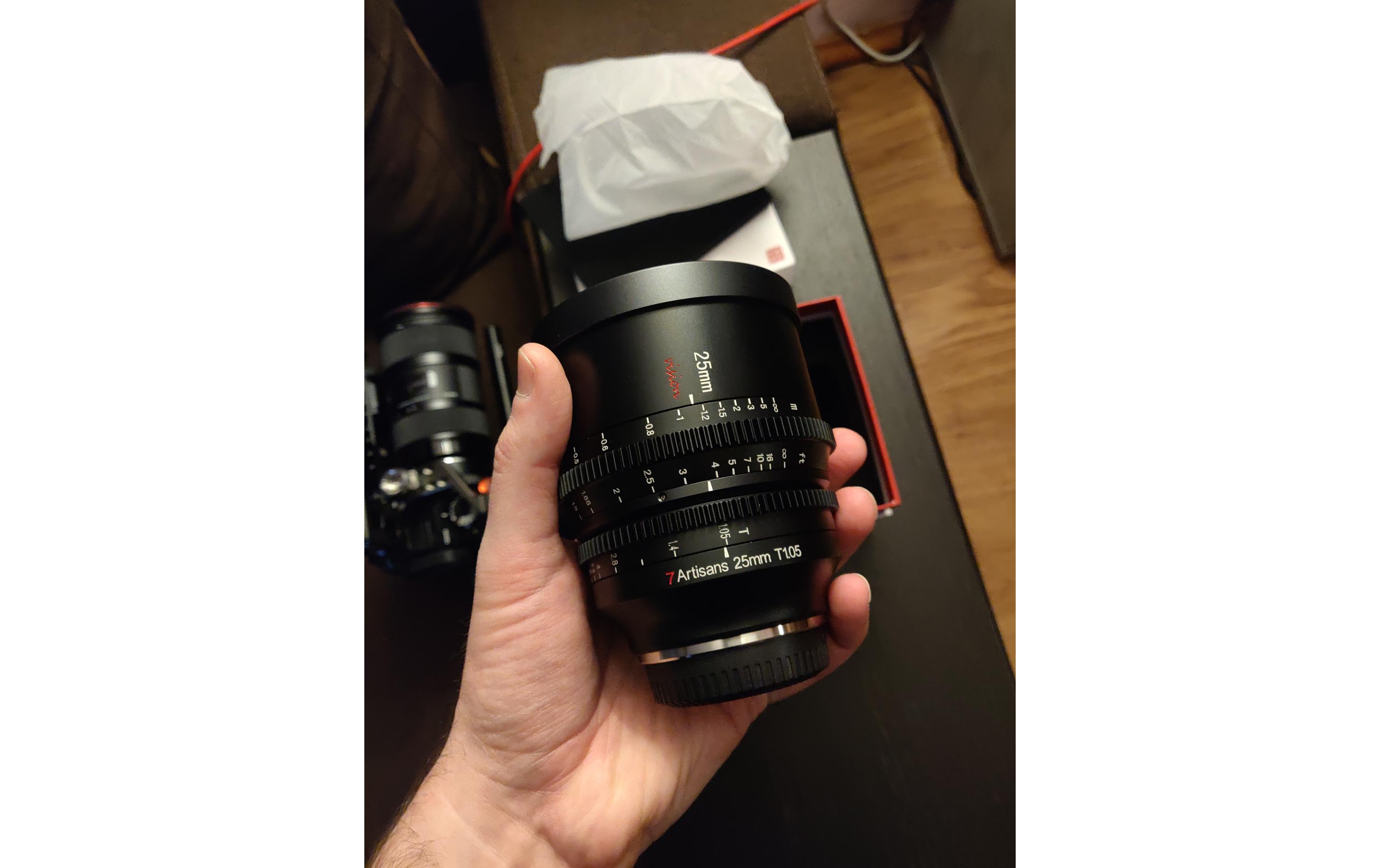 Festbrennweite 25mm T/1.05 – Canon RF<br>Lichtstarkes Cine-Objektiv mit weichem Bokeh-Effekt