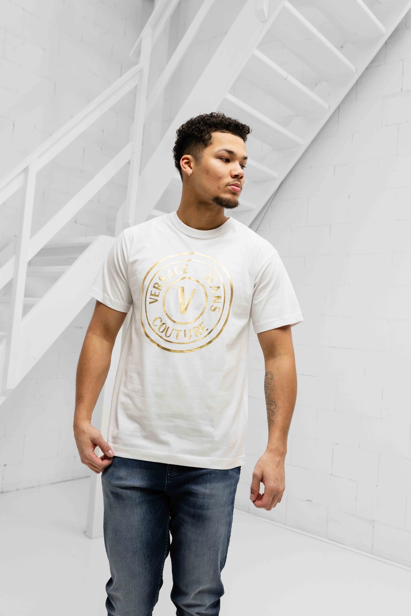 Versace Jeans Couture V-Emblem T-Shirt Heren Wit/Goud