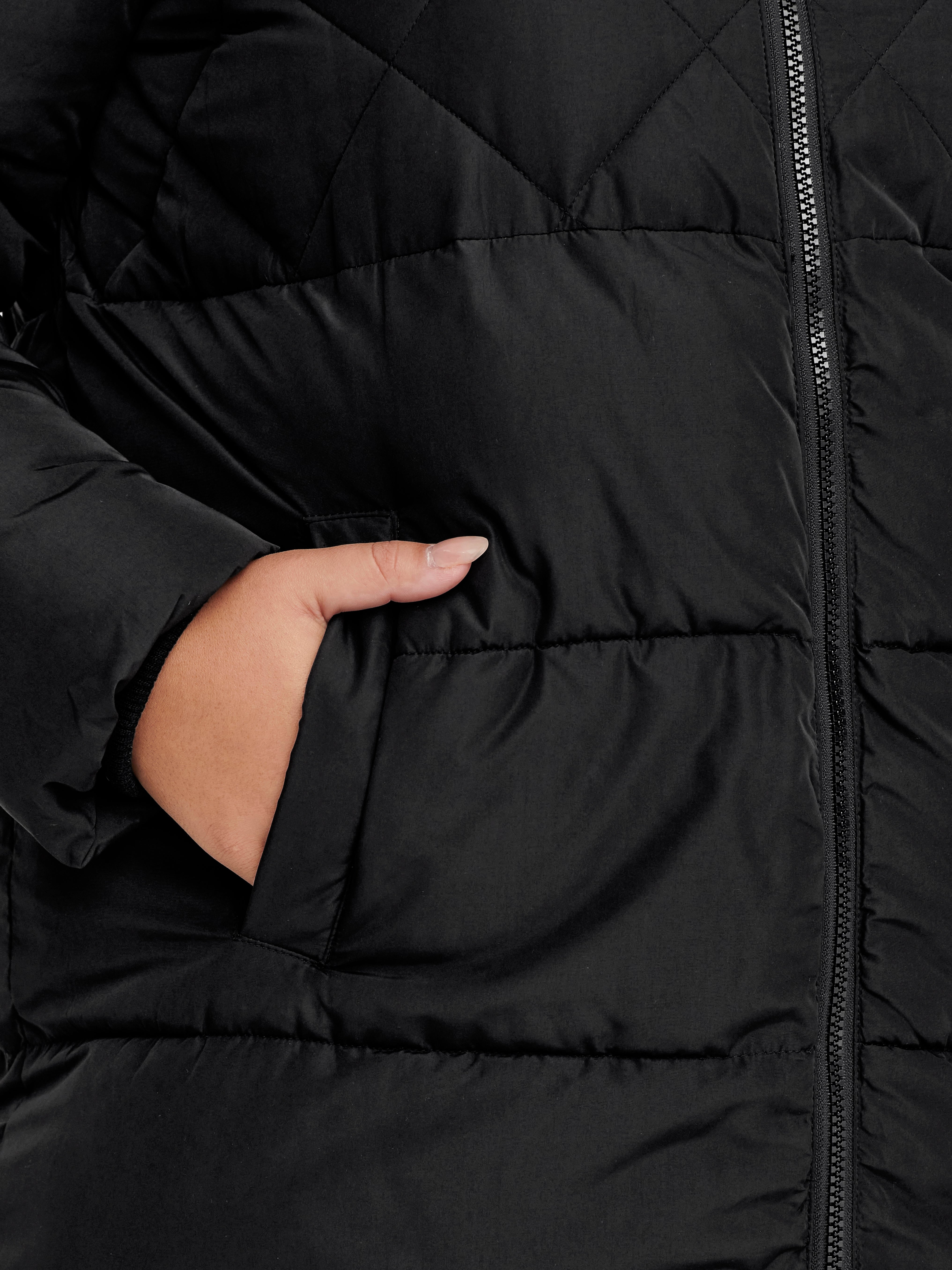 CARSTACY Steppmantel Black