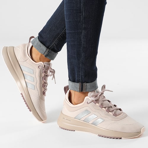 Baskets Femme Fukasa Run HQ1733 Worn Taupe Taupe Metallic