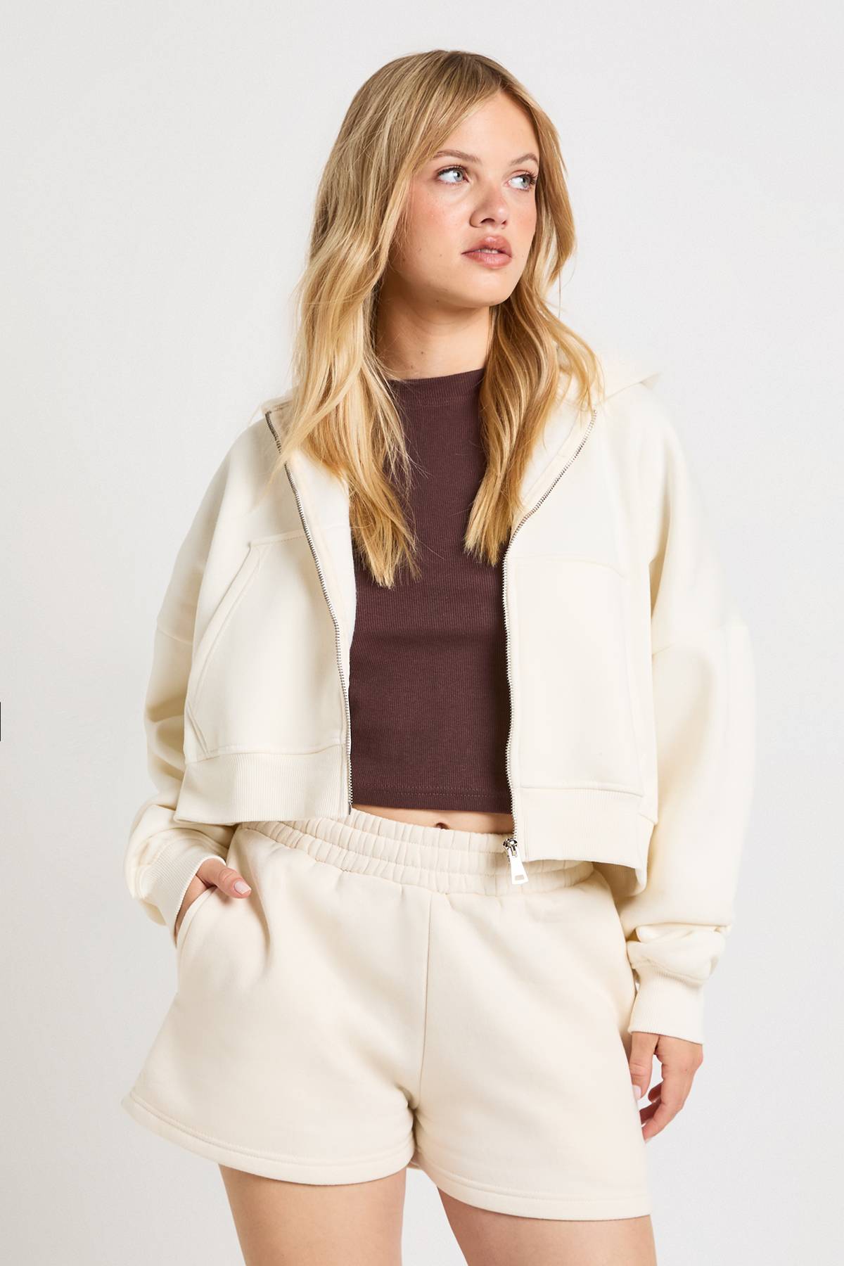 boohoo Short Molletonné Taille Haute Petite Avec Cordon De Serrage Interne