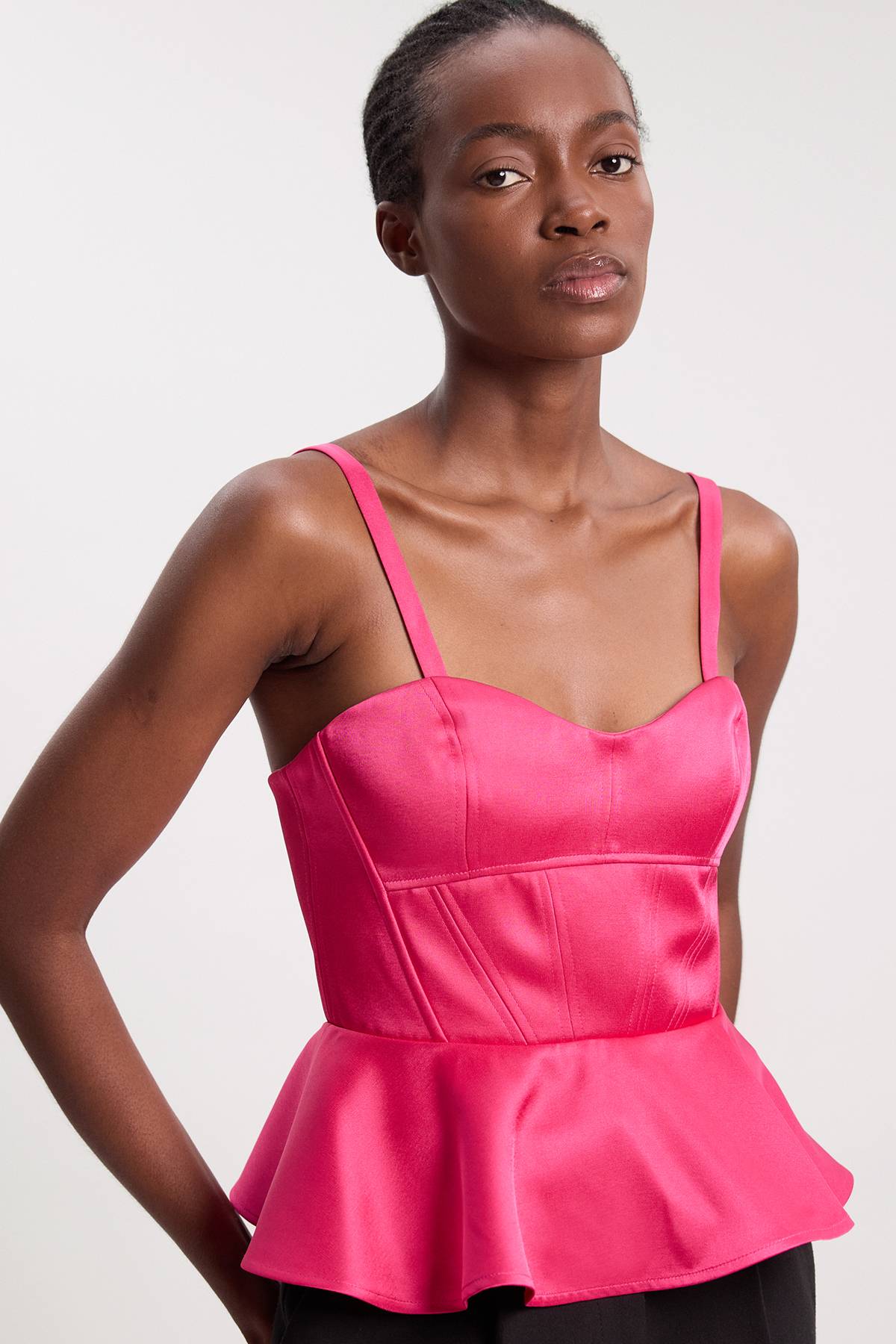 KarenMillen Haut Tissé En Satin Doublé Avec Détail Péplum