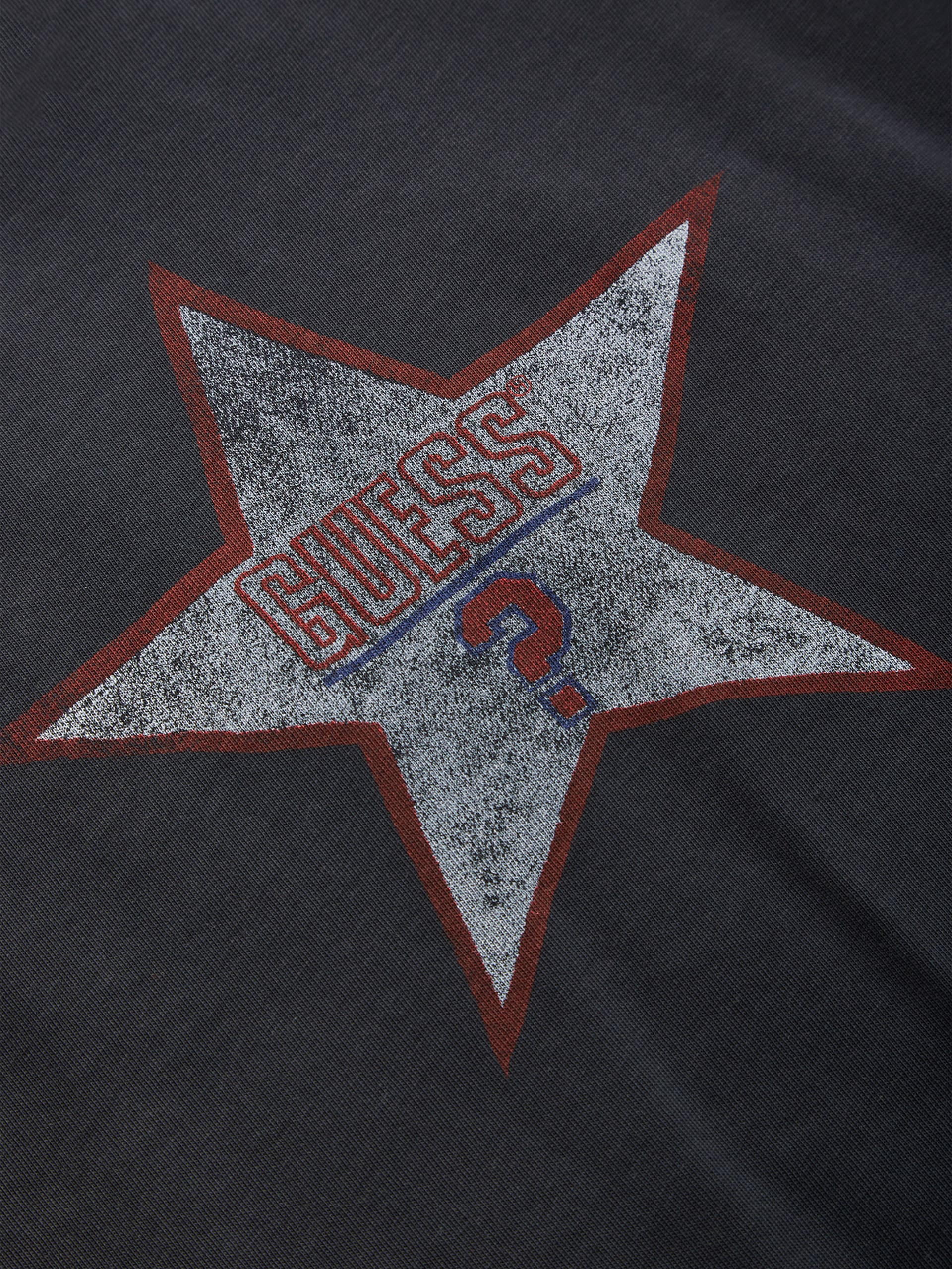 camiseta com estrela desgastada