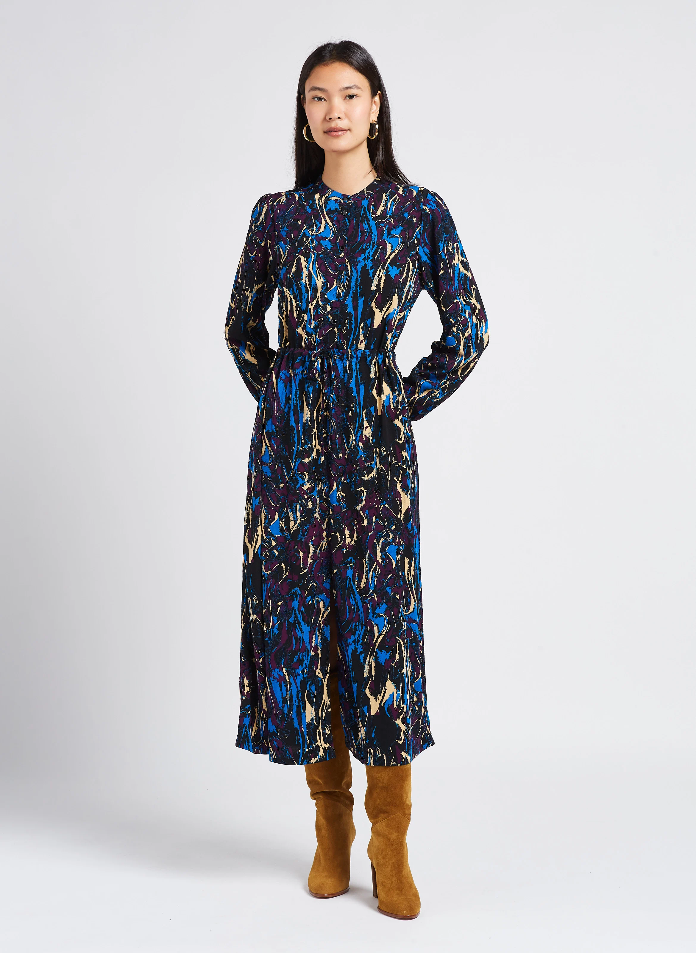 ZUGI ALMA - Robe longue col rond imprimée | Noir
