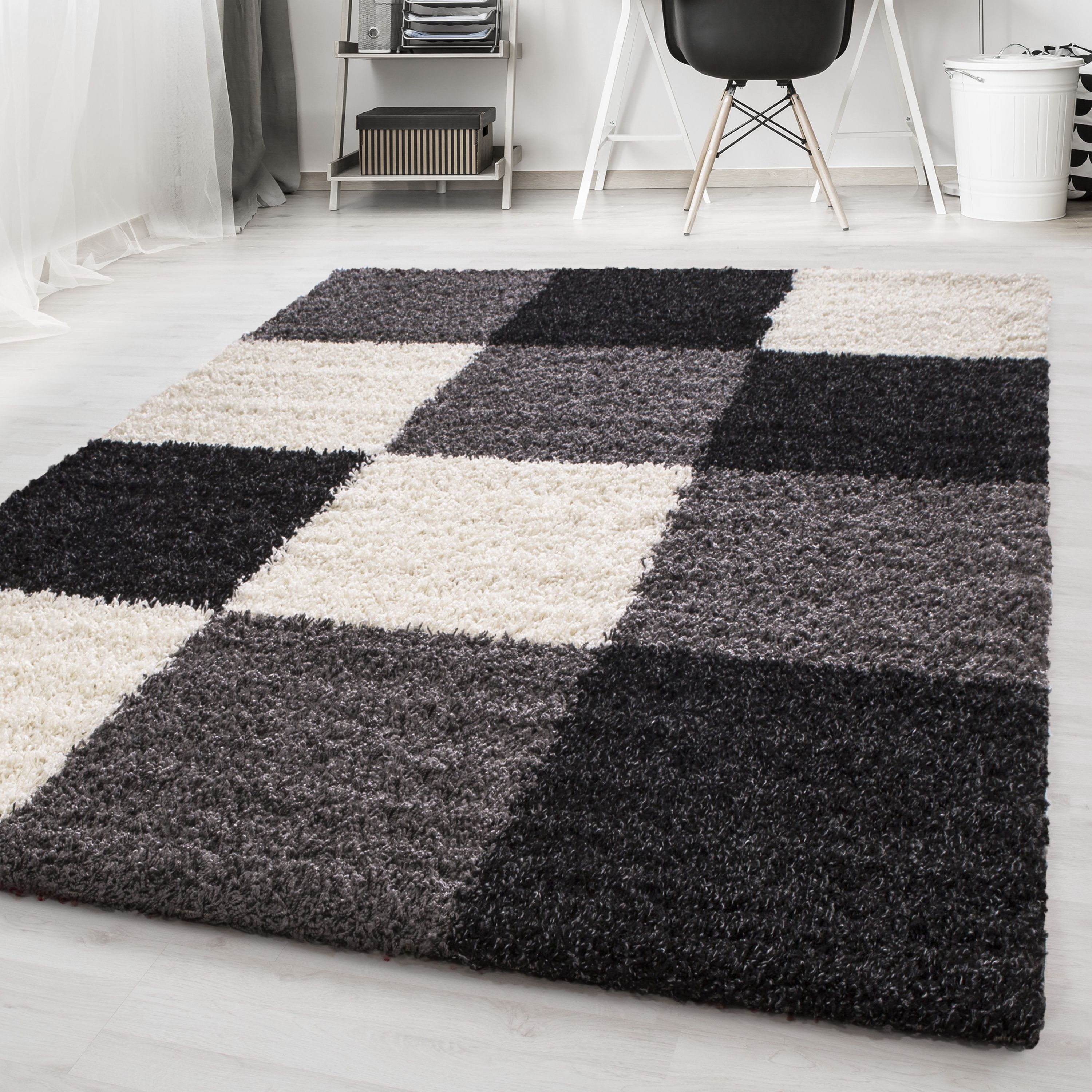 Stilvoller Hochflor-Teppich mit zeitgemäßem Karo-Muster, Shaggy-Teppich