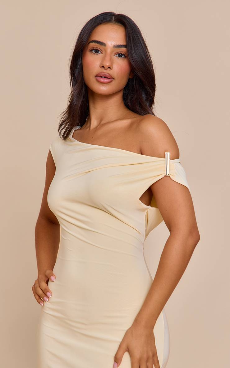 Pale Yellow Robe Longue Petite Avec Détail De Finition