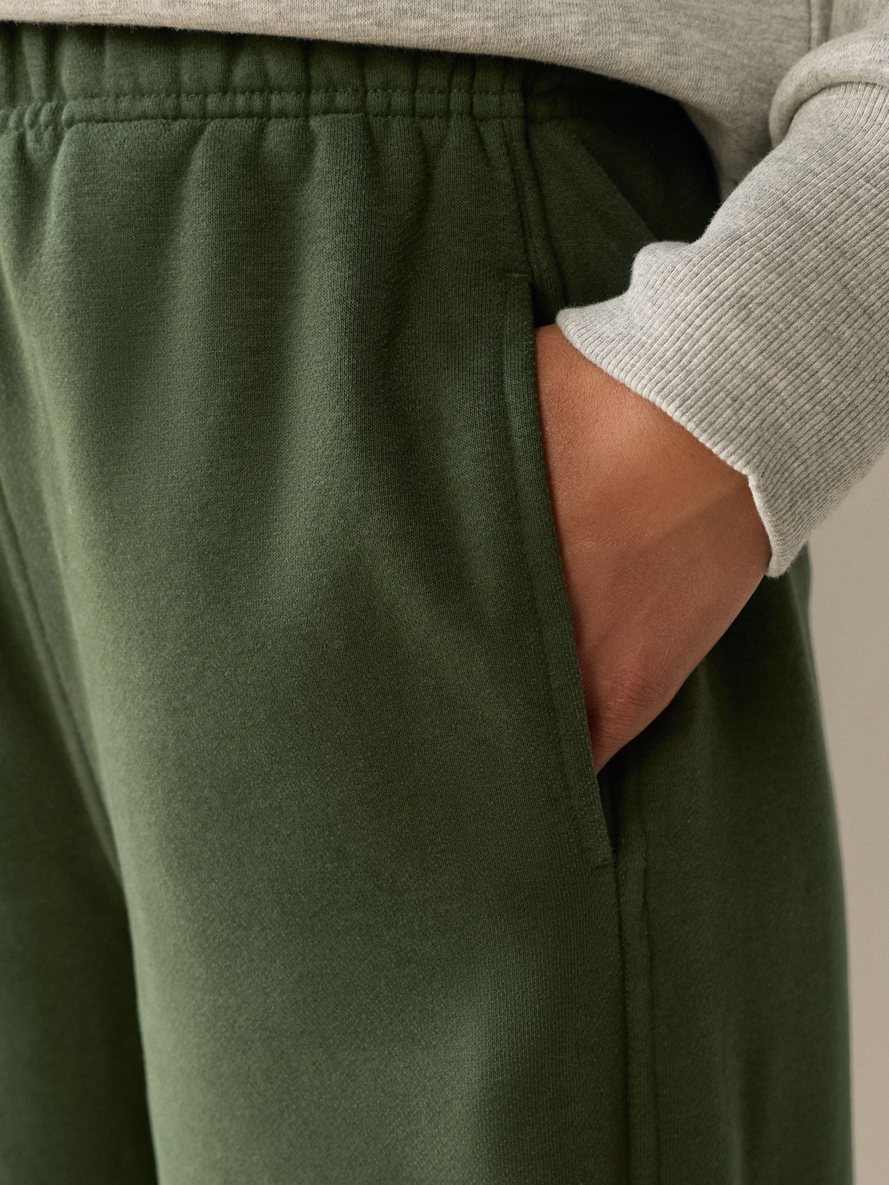 Kakigroen - Superzachte Peached Essentials Cocoon joggingbroeken met barrel pijpen