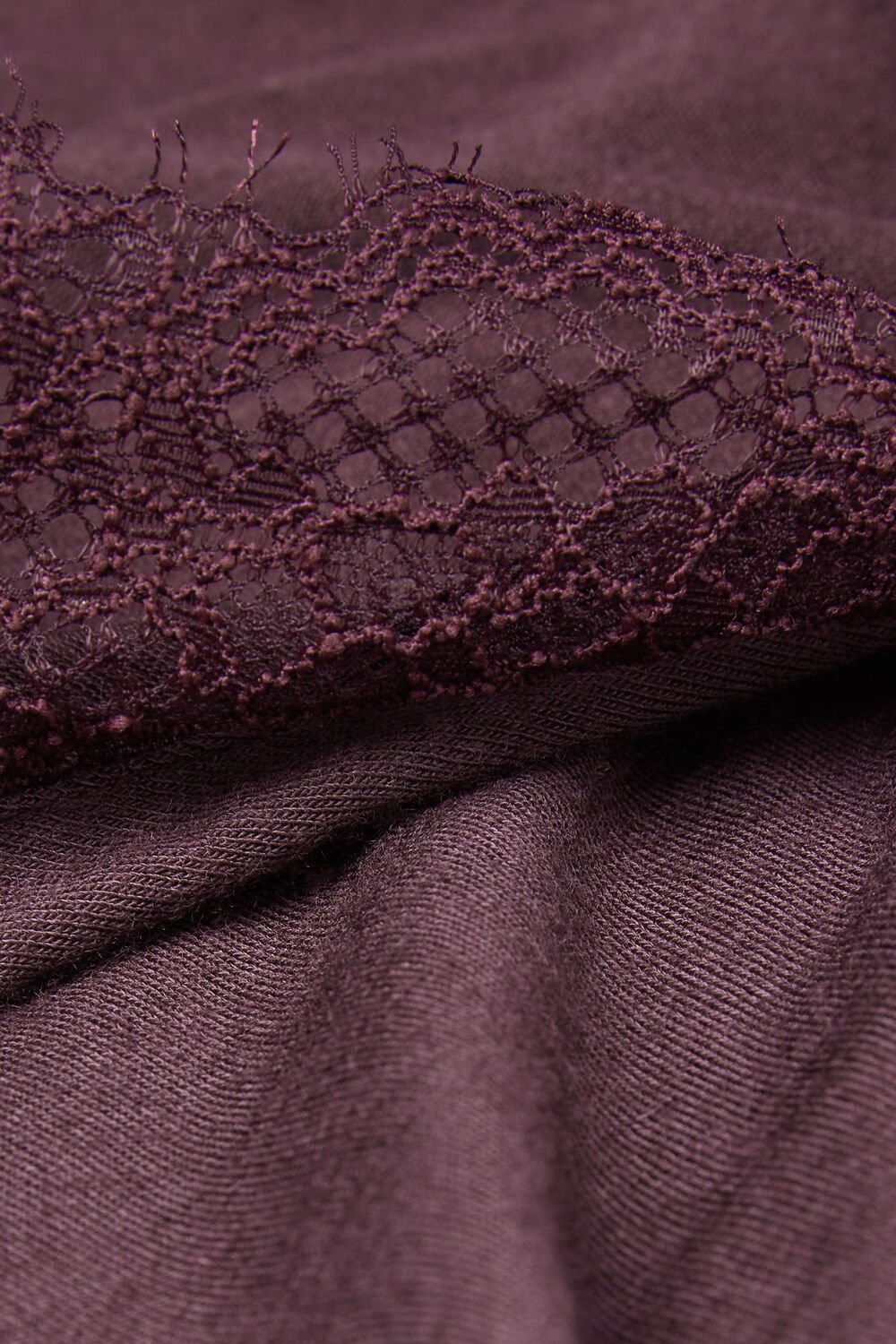 Camisa de manga comprida ultraleve em cashmere com detalhes em renda.