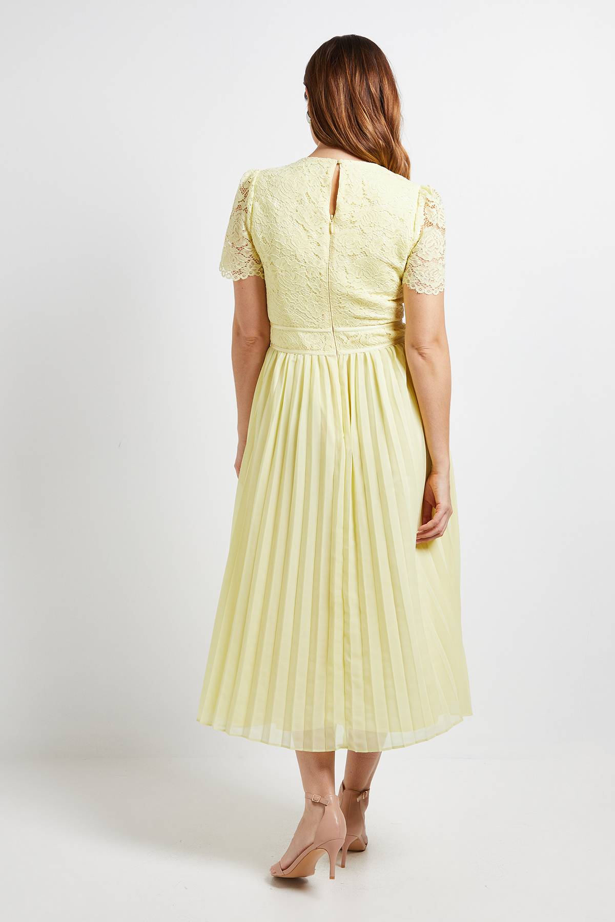 Wallis Robe Mi-Longue Plissée en Dentelle