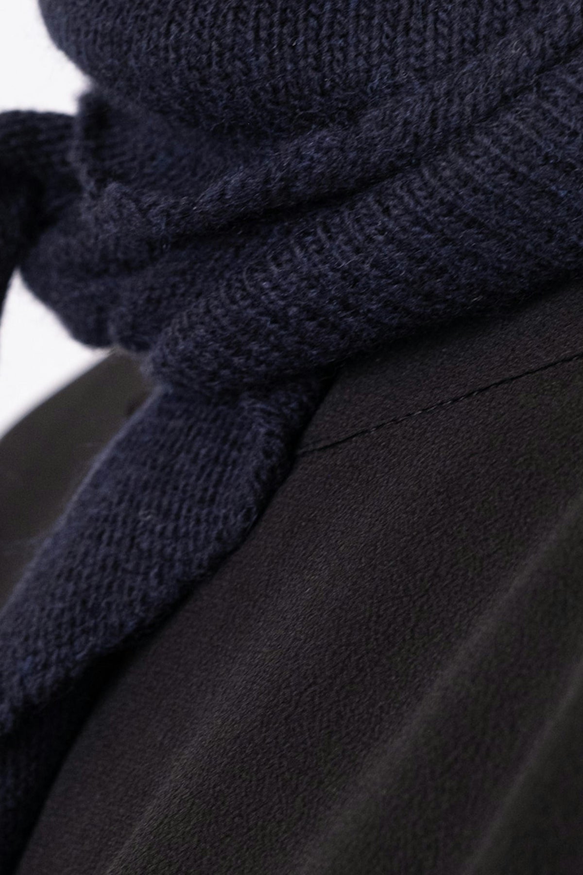 Neo Noir Misty Knit Scarf navy