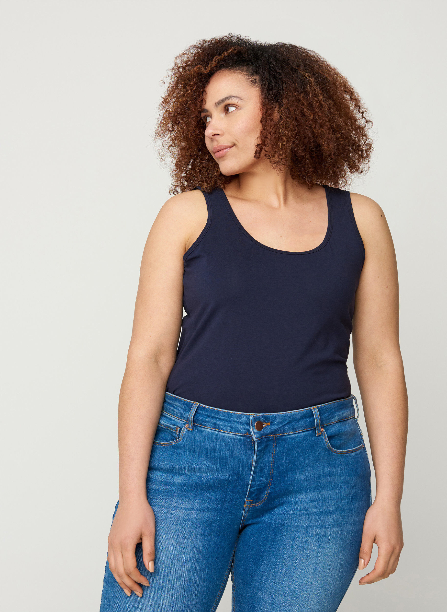Ensfarvet basis top