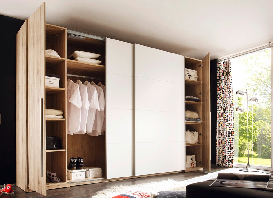 Moderner Schwebetüren-Schrank