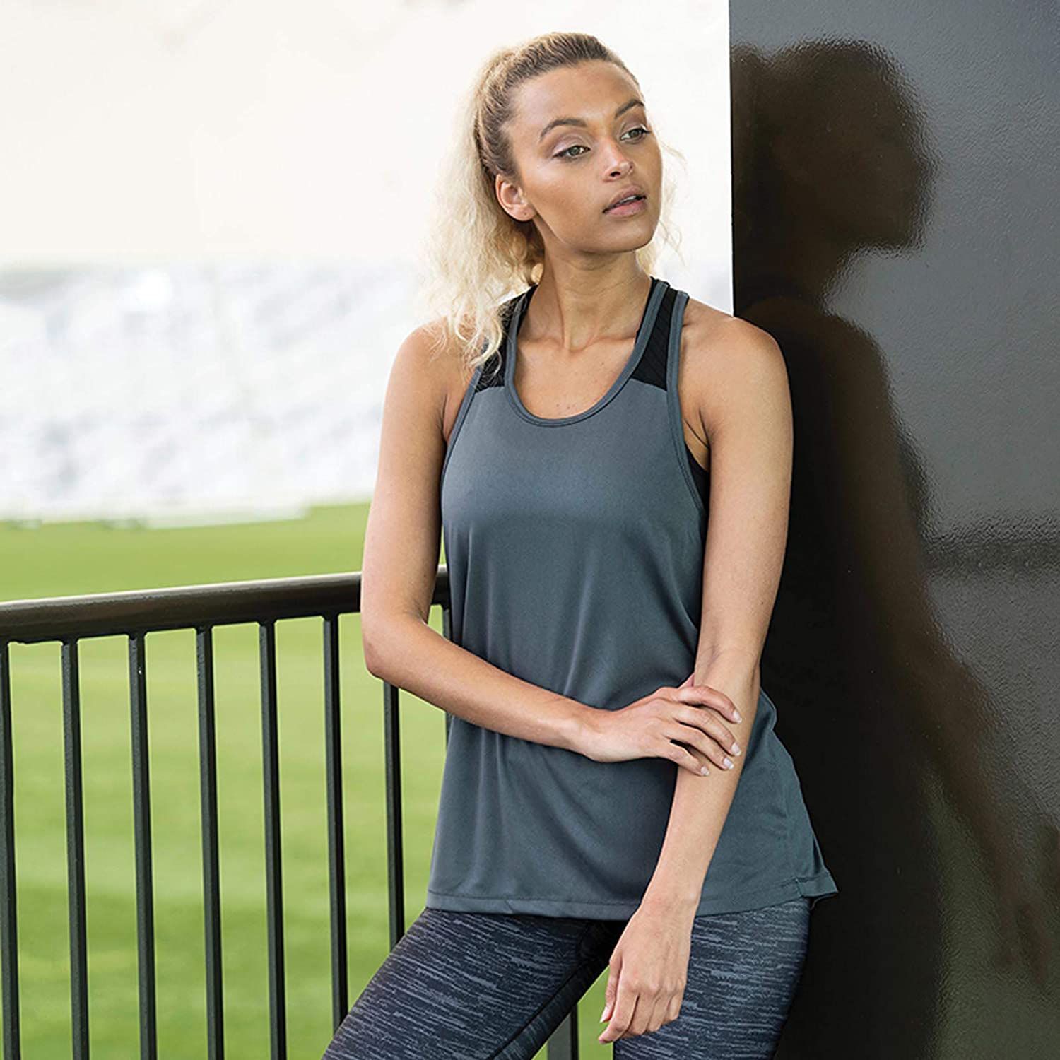 Camiseta esportiva macia e descolada Awdis