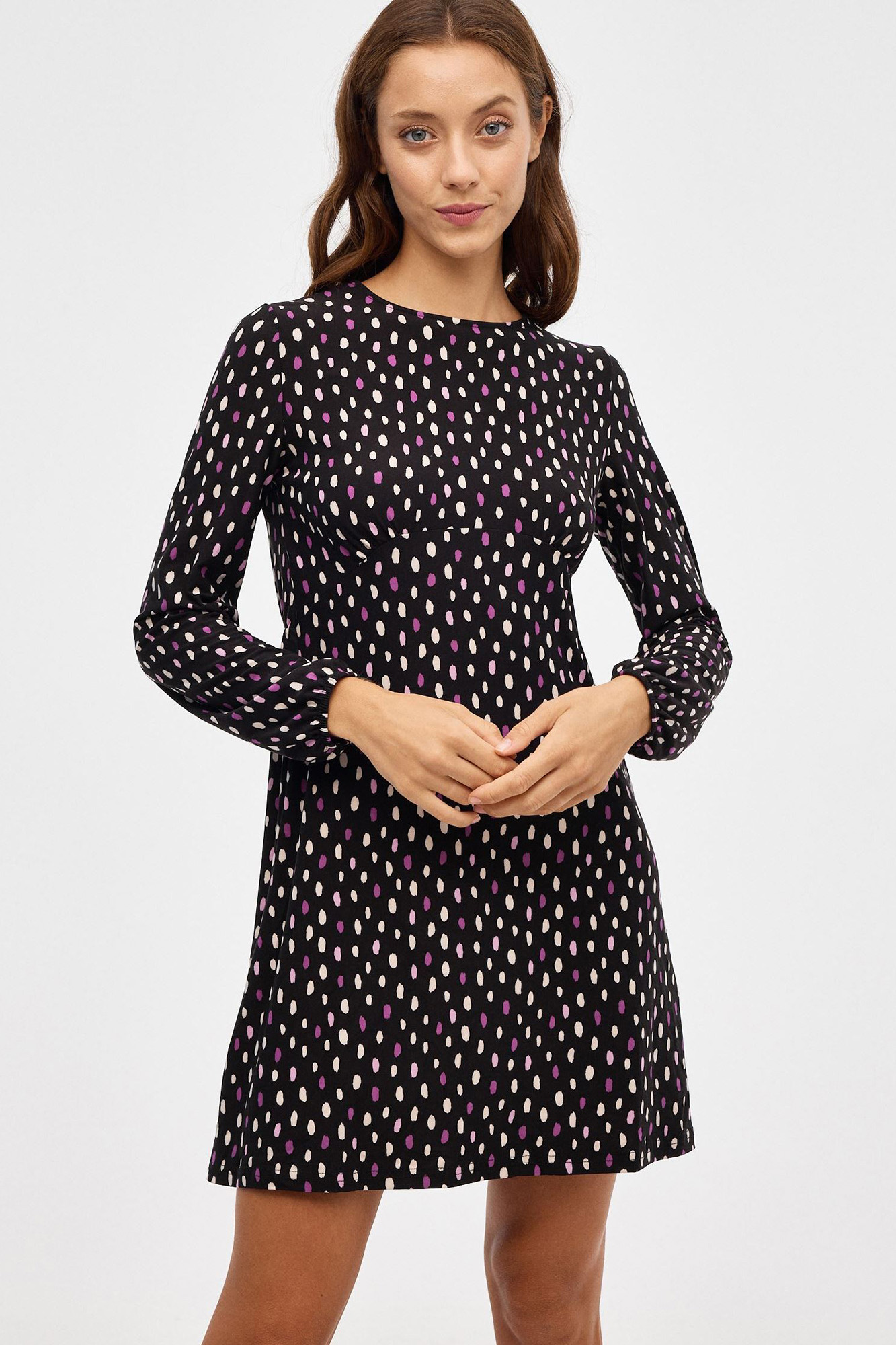 Vestido curto com mangas compridas