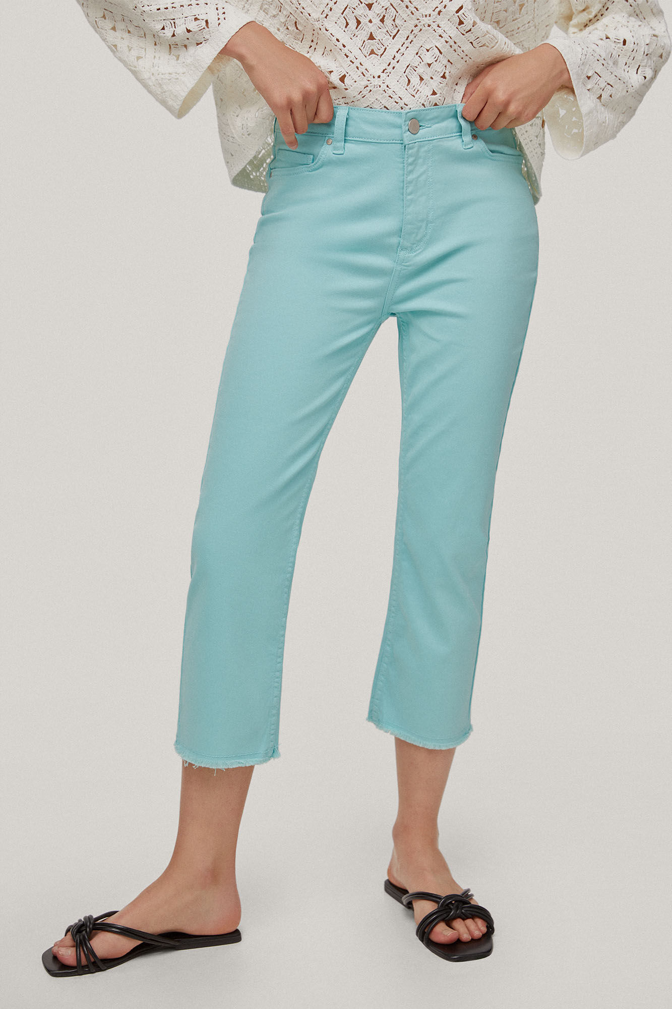 Calça jeans capri reta com 5 bolsos - Azul