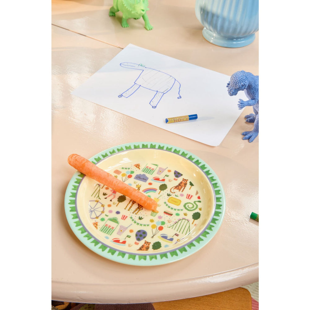Køb Rice Fun Fair Print Mint Melamine Kids Frokosttallerken