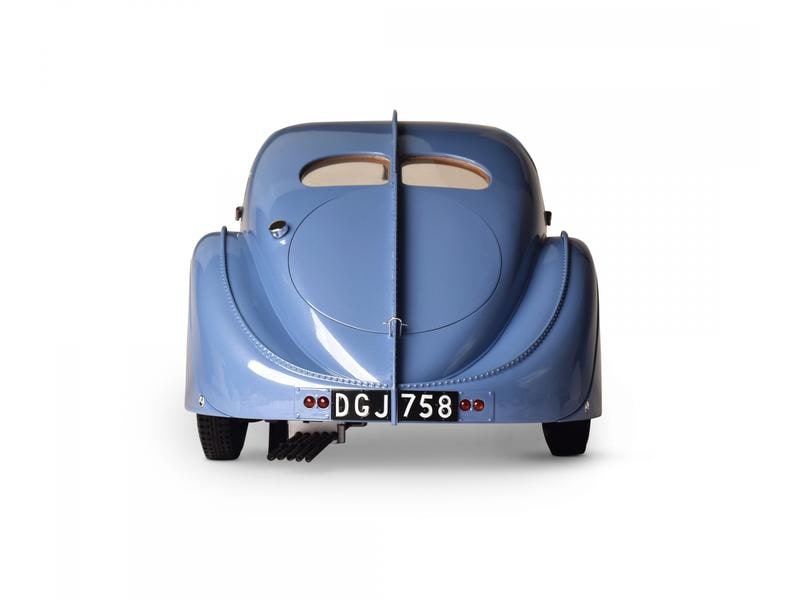 IXO Models Bausatz Bugatti 57 SC 1:8 Detailgetreuer Standmodellbausatz im Massstab 1:8