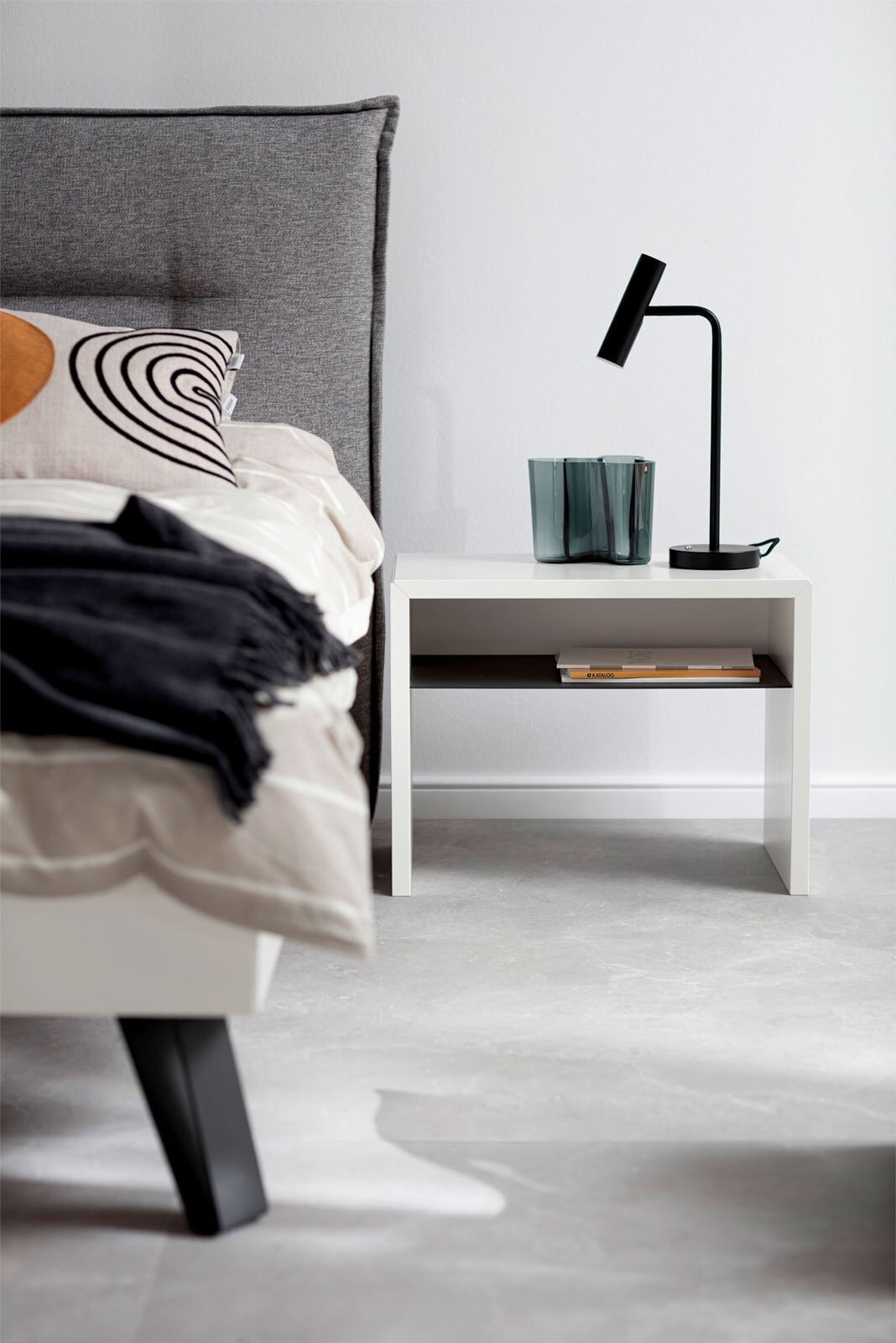 SCHÖNER WOHNEN-Kollektion Nachttisch MISENA Lack Bianco weiß/ anthrazit