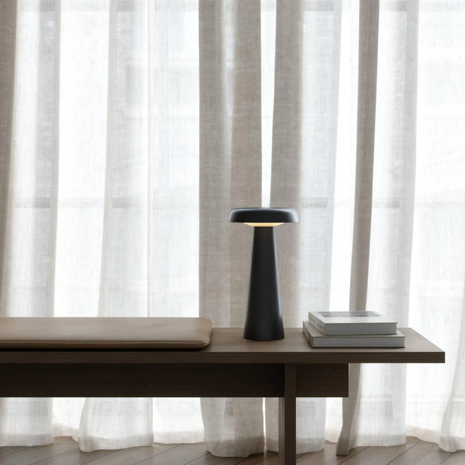 Design For The People  Arcello bordlampe - Antracit
