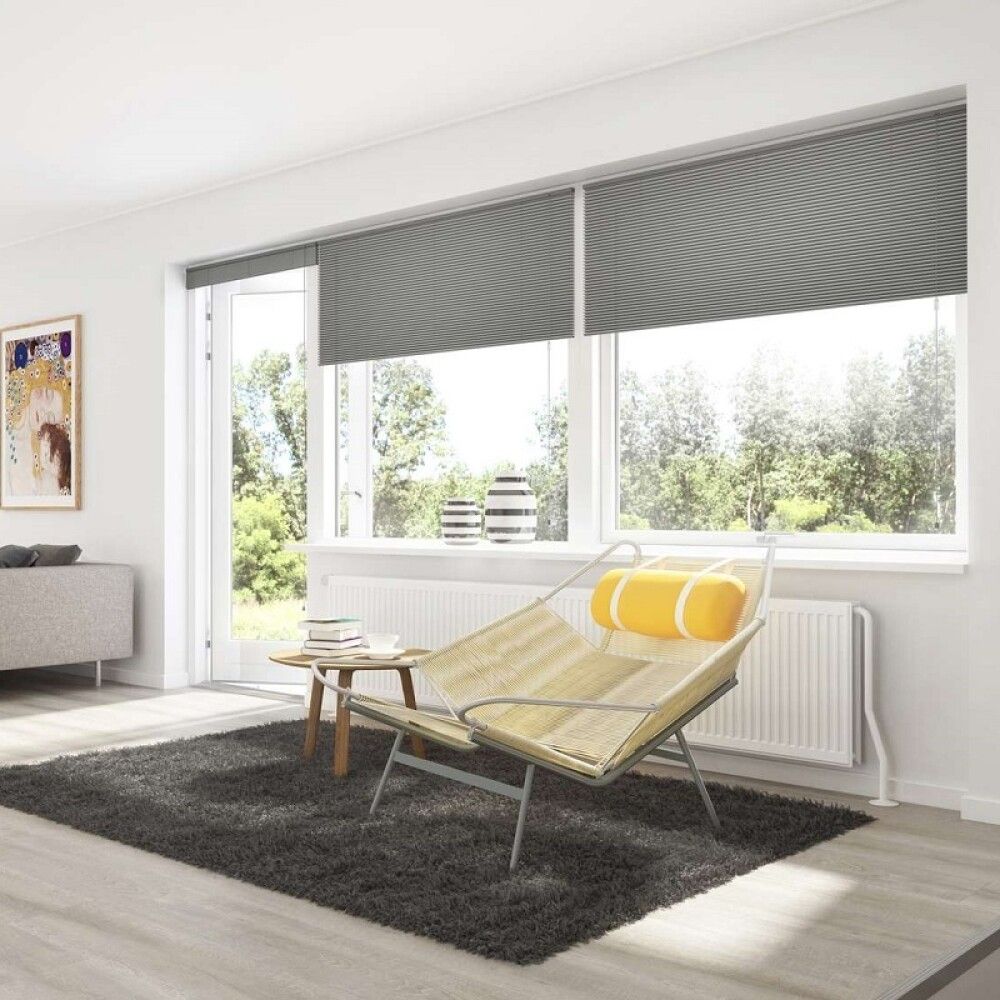 PLISSÉ DEBEL LONDON MED SNORTREKK 100X130CM GRÅ
