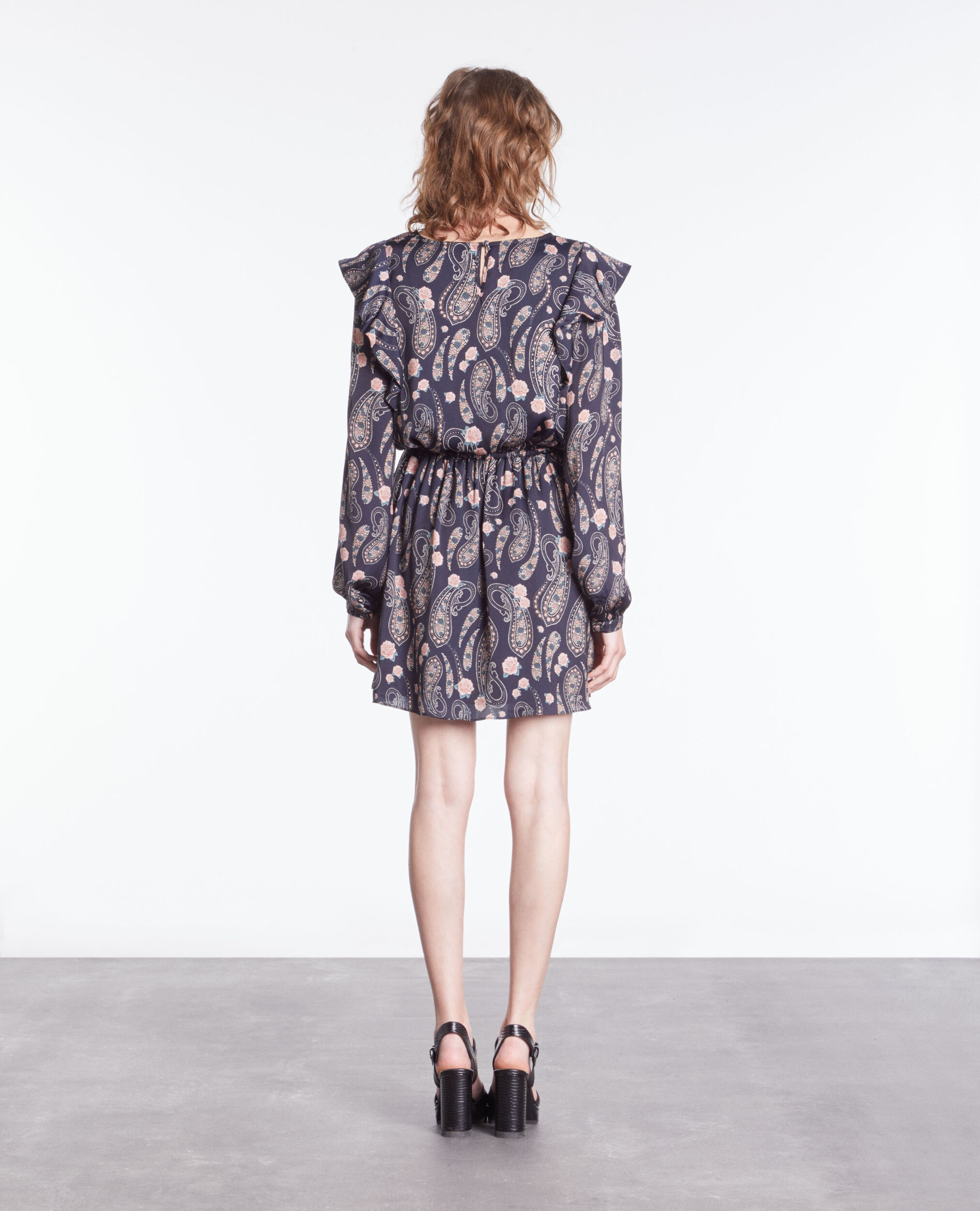 Robe courte imprimée avec volants