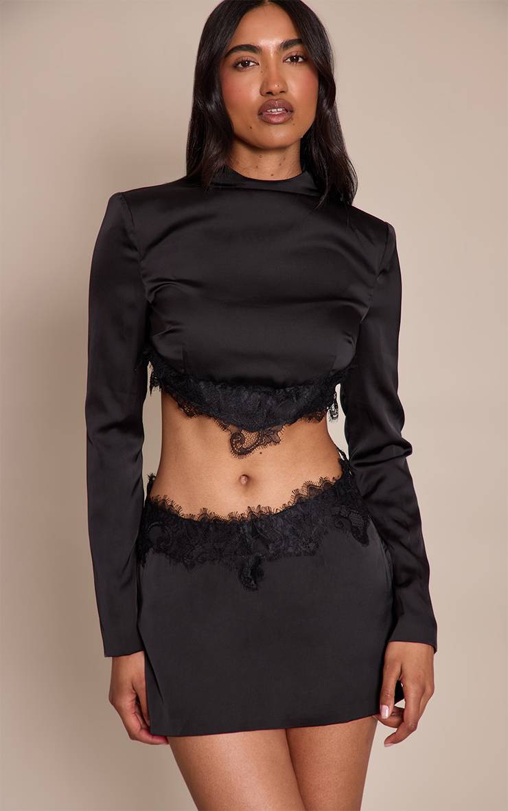 Noir Top En Satin À Col Montant Et Manches Longues Avec Bordure En Dentelle