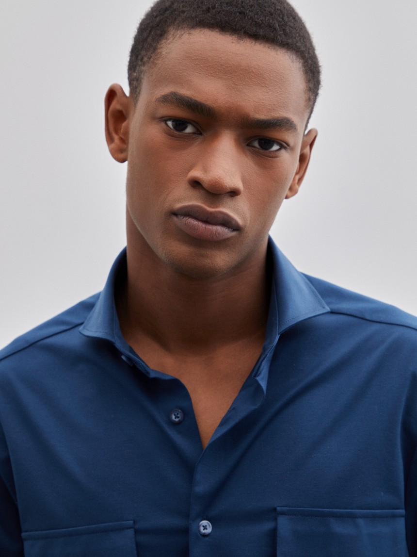 Camisa slim fit com bolsos