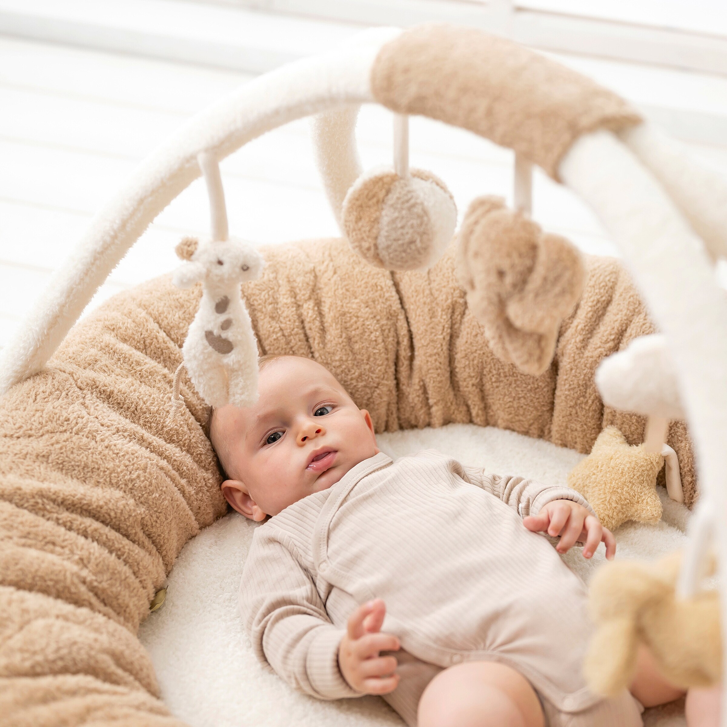 Nattou Spielbogen mit Krabbelnestchen Teddy