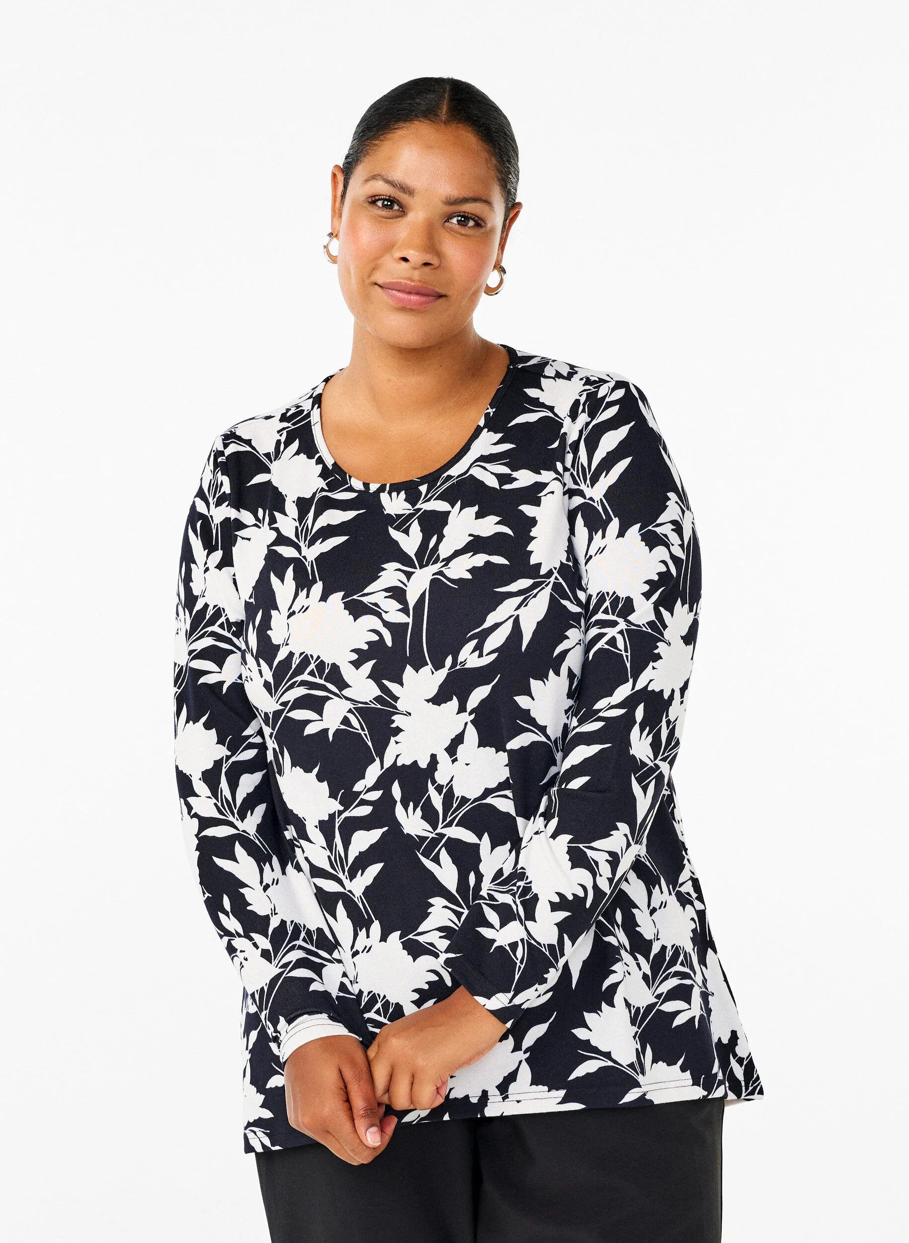 Blomstret bluse med lange ærmer