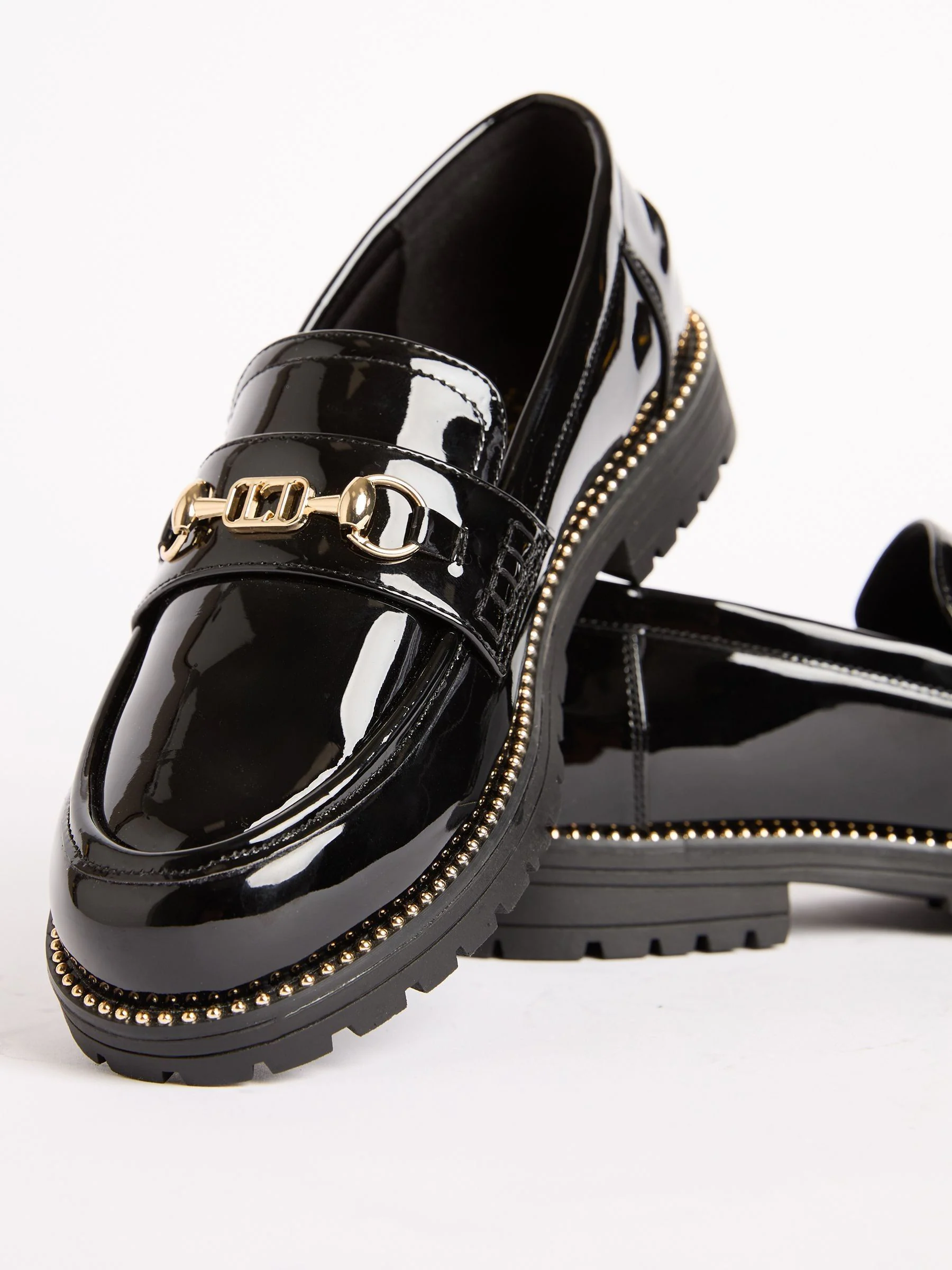 Lipsy lakleren instappers met trensdetail