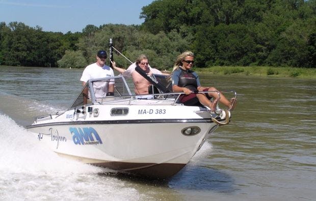 Motorboot fahren in Speyer als Geschenkidee