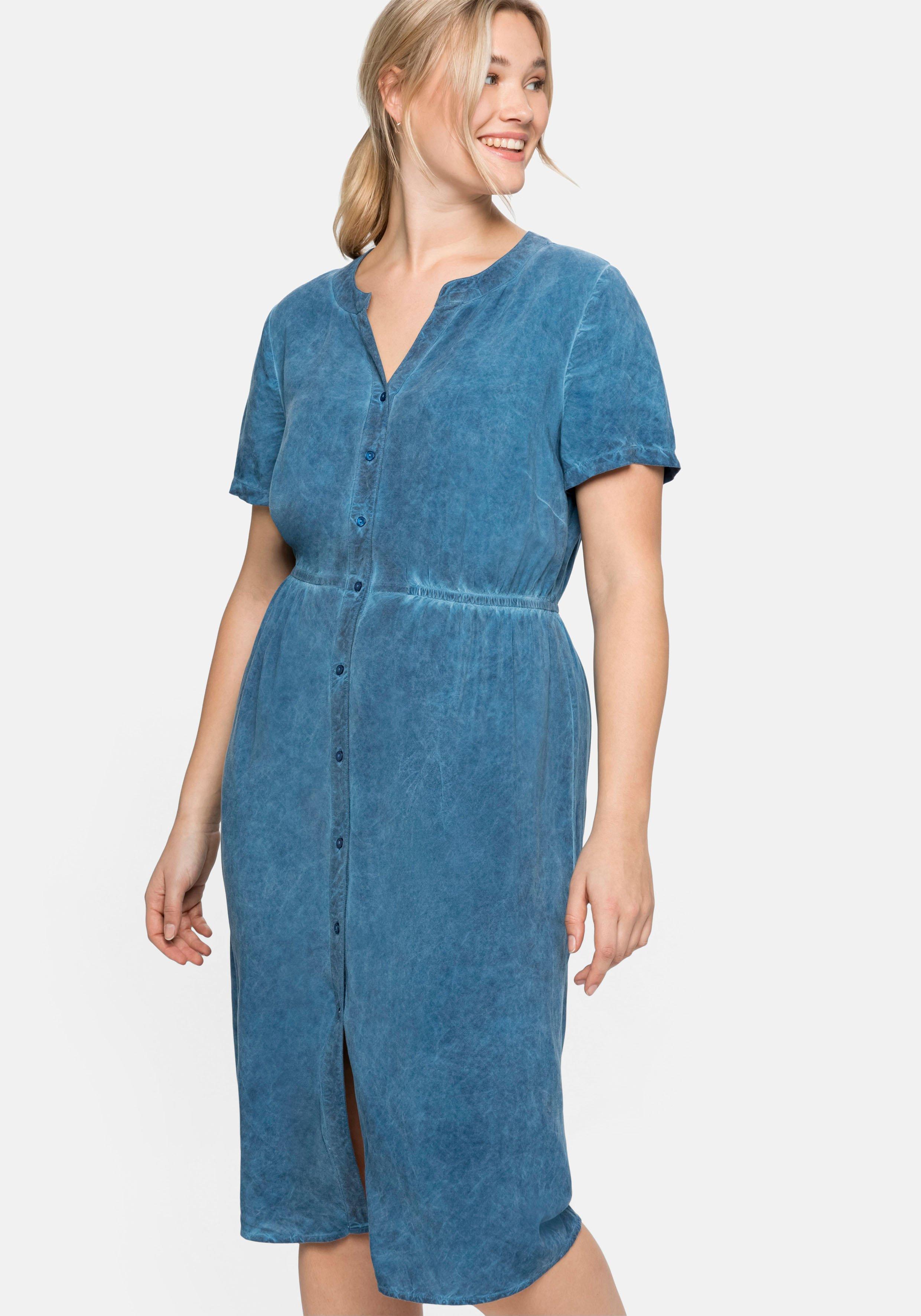 Kleid mit V-Schlitz, in Oil-dyed-Waschung