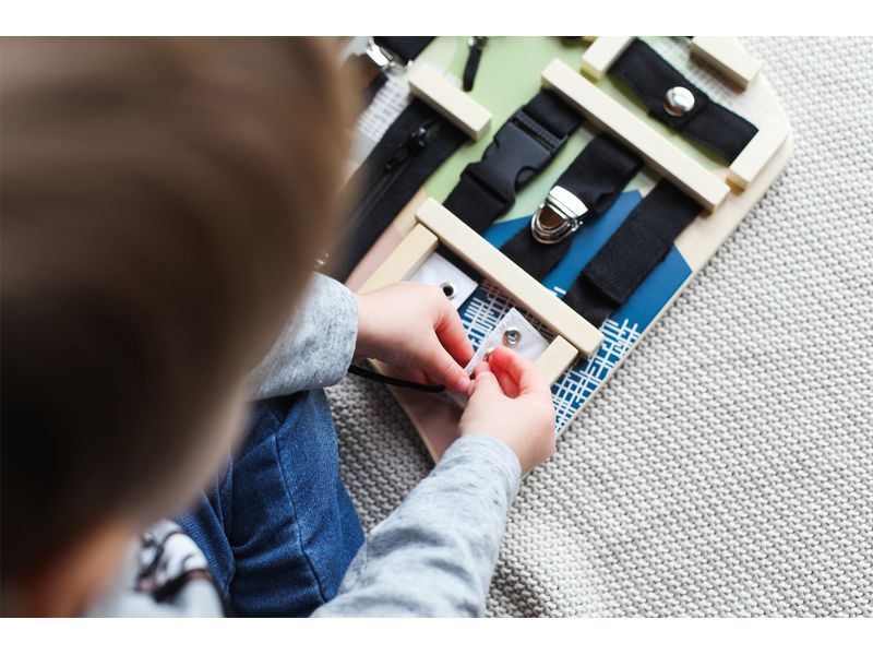 small foot Motorikbrett Verschlüsse und Befestigung Vielseitiges Aktivitätsboard