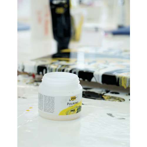 SOLO GOYA Pouring-Fluid