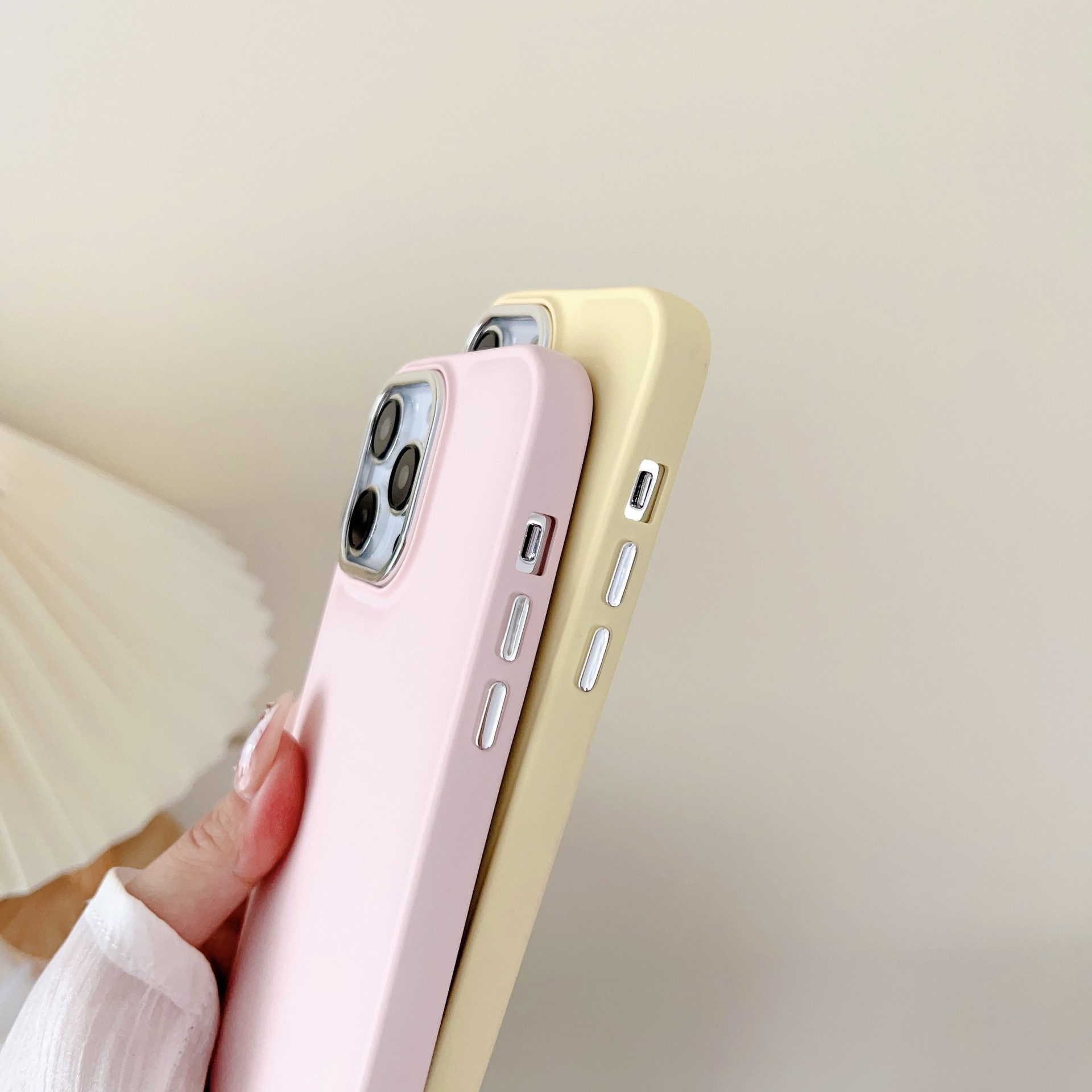 iPhone 14 Pro Gepolsterte Gummi Case Hülle - Schwarz
