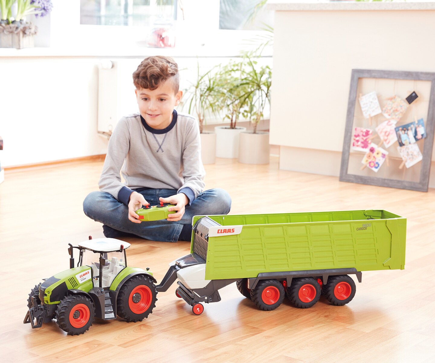 Claas ferngesteuerter Traktor Axion 870 + Anhänger Cargos 9600 (Maßstab 1:16) Trecker Trekker