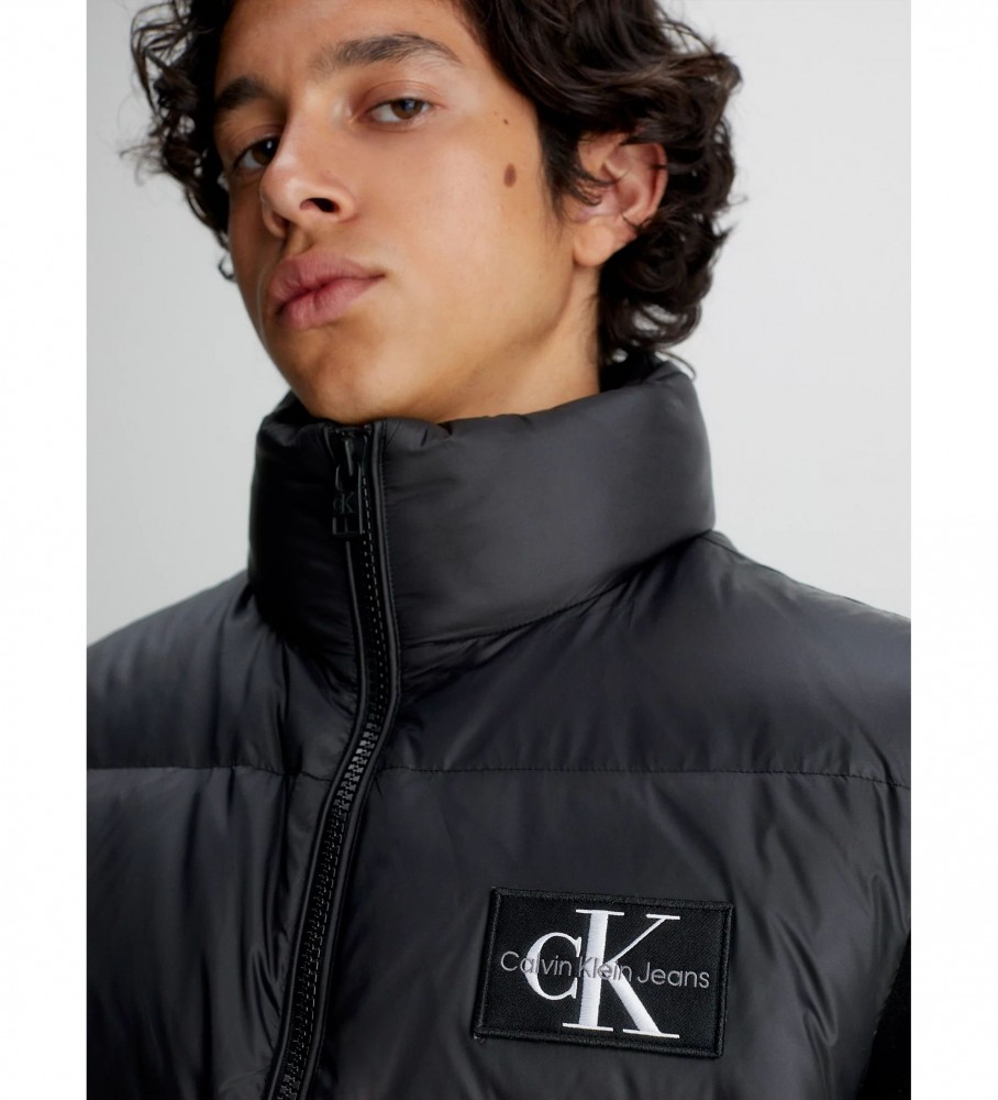 Colete de plumas recicladas preto da Calvin Klein Jeans